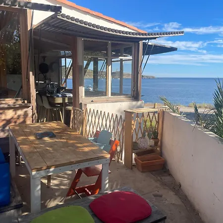 Maison-cabane Dans Un Site Classe Du Conservatoire Du Littoral *
